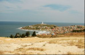 Farol de Santa Marta, aldea y Faro de fondo