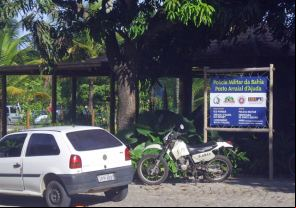 Puesto policial en la bajada de la ladera de Arraial d'Ajuda