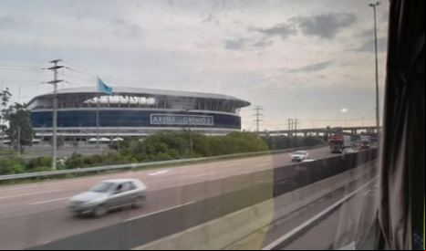 Pasando por el estadio de Gremio en Porto Alegre