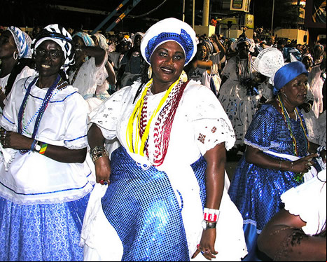 Bahianas desfilando en el Carnaval de Bahía