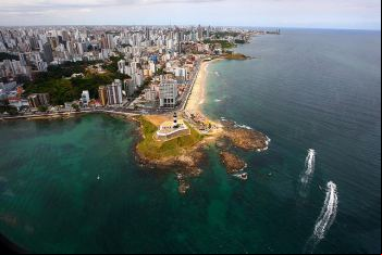 Vista aérea Faro y playa de Barra 