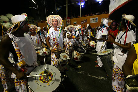 Bloco Afro Ilê Aiyê en el Carnaval de Salvador de Bahía 2010