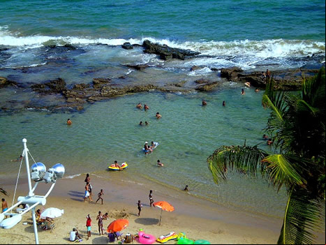 Piscinas naturales en playa de Barra