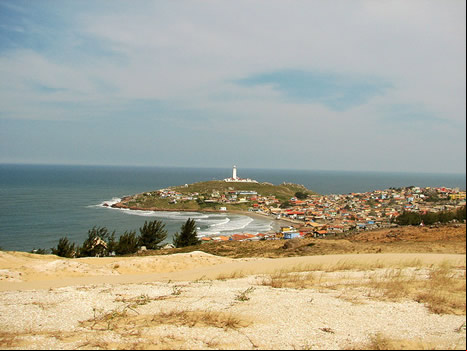 Farol de Santa Marta, aldea y Faro de fondo