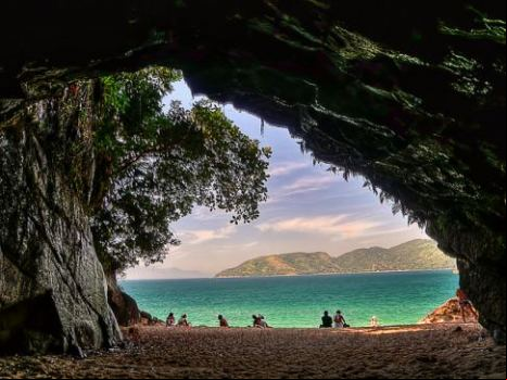 Gruta en Praia da Sununga - Ubatuba