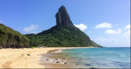Morro do Pico y playa